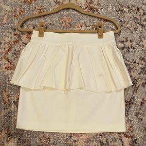 Zara off white pencil skirt with ruffle